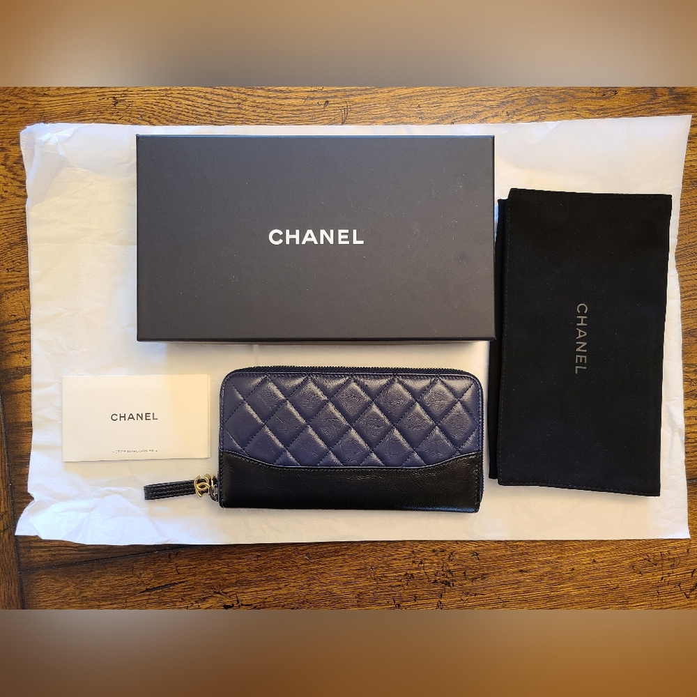 Chanel Gabrielle Zip Around Wallet Quilted Aged Calfskin Long black and blue